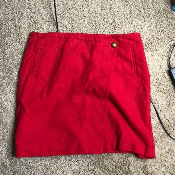 Red skirt - Picture 1 of 4